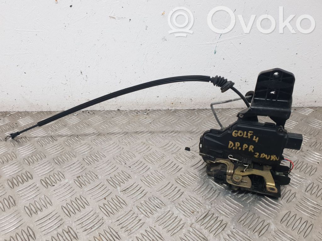 Volkswagen Golf IV Priekšpusē slēdzene 