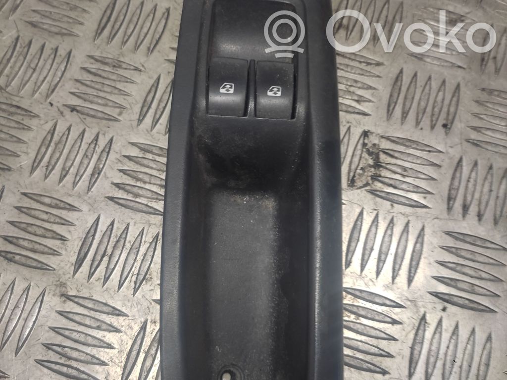 Renault Clio III Electric window control switch 