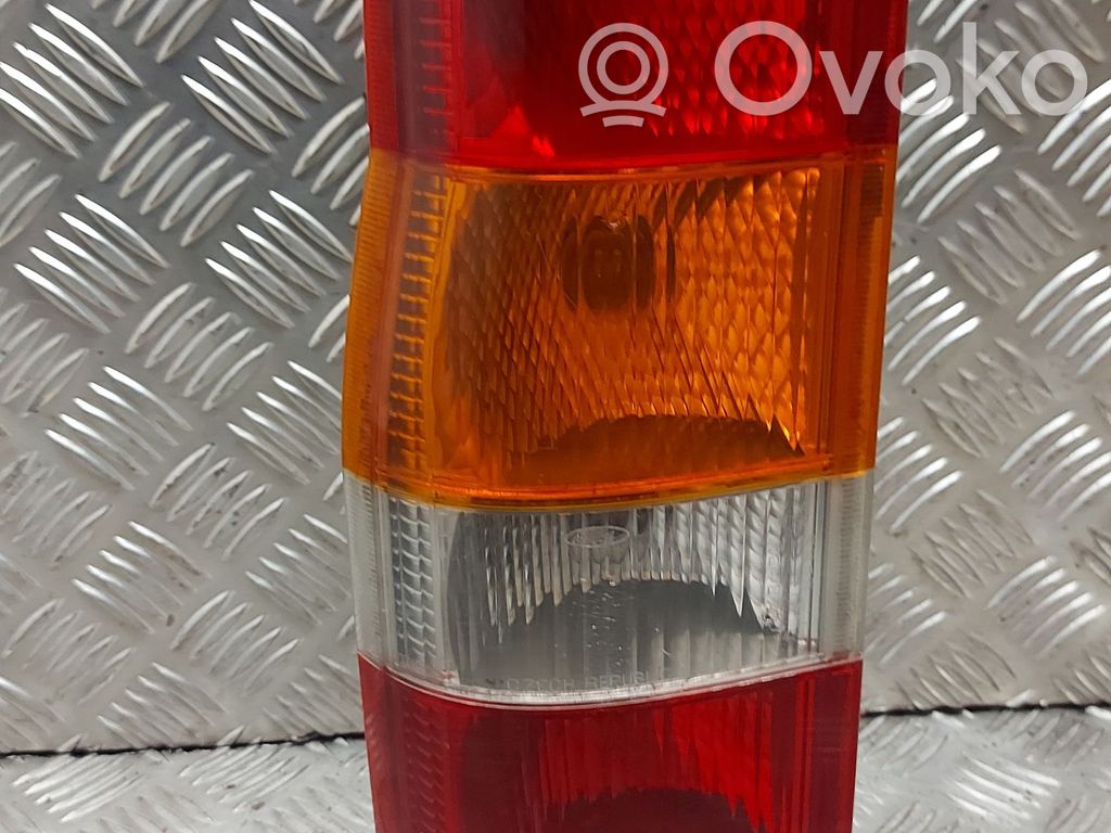Luz trasera/de freno   YC1X13435A