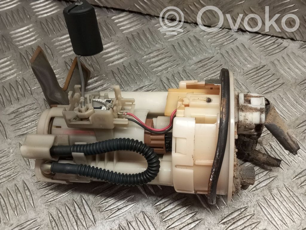 Toyota Corolla Verso E121 Bomba interna de combustible 