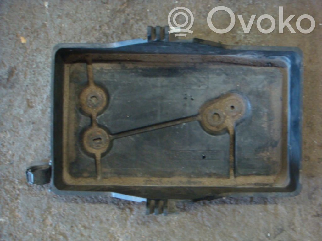 Battery tray