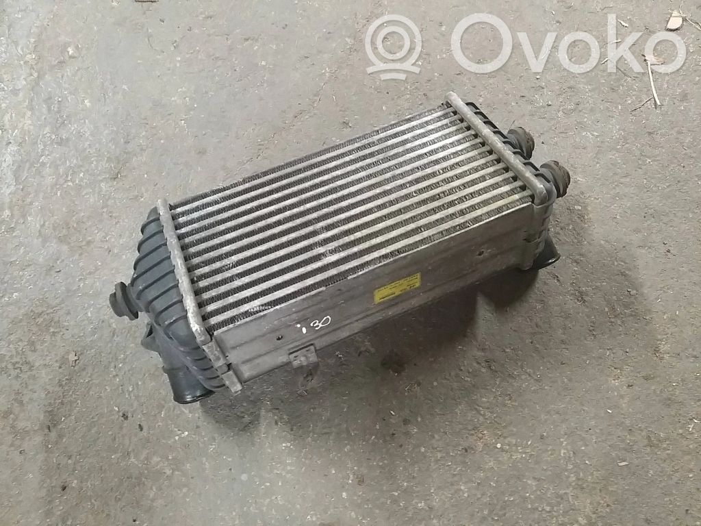 Hyundai i30 Interkūlerio radiatorius 