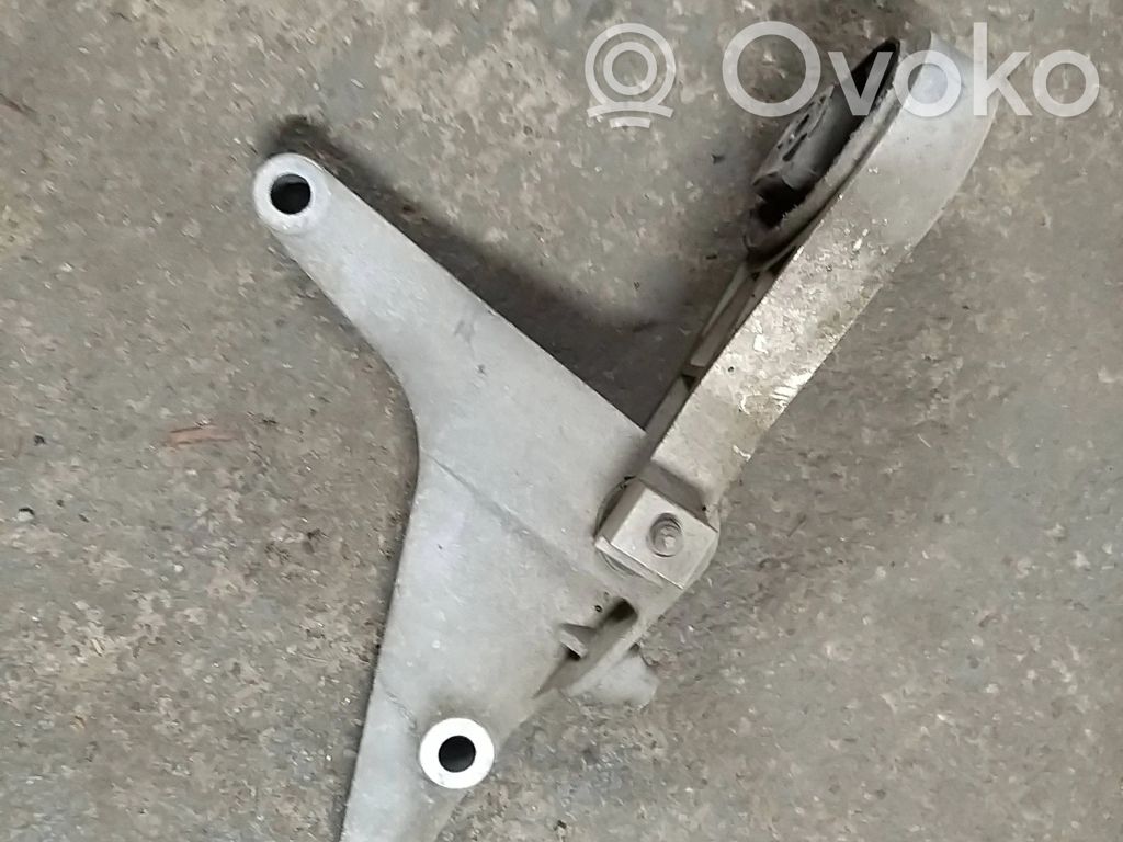 Engine mounting bracket   13451485