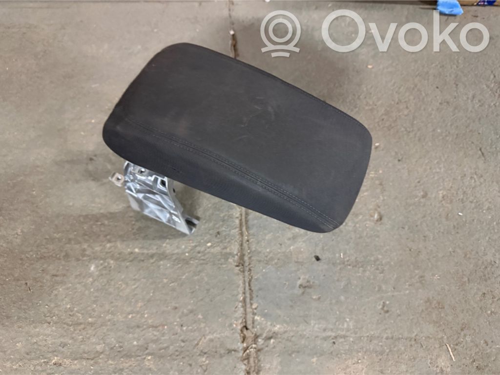 Audi A3 S3 8V Reposabrazos 