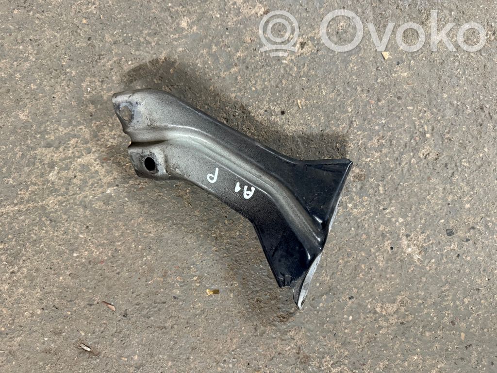 Audi A1 Lokasuojan kannake 