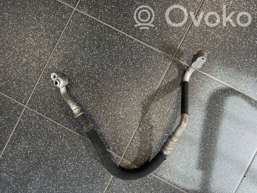 Audi A5 8T 8F Ilmastointilaitteen putki (A/C) 