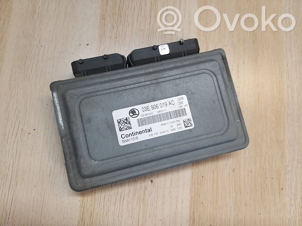 Skoda Fabia Mk2 (5J) Engine control unit/module 