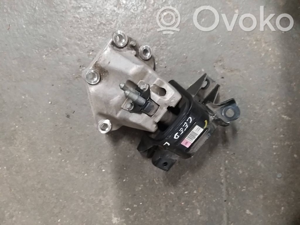 KIA Ceed Engine mount bracket 