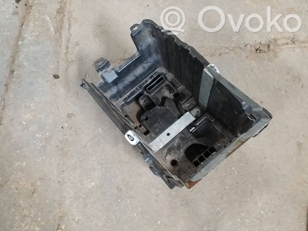 Ford Fiesta Akkulaatikon alusta 