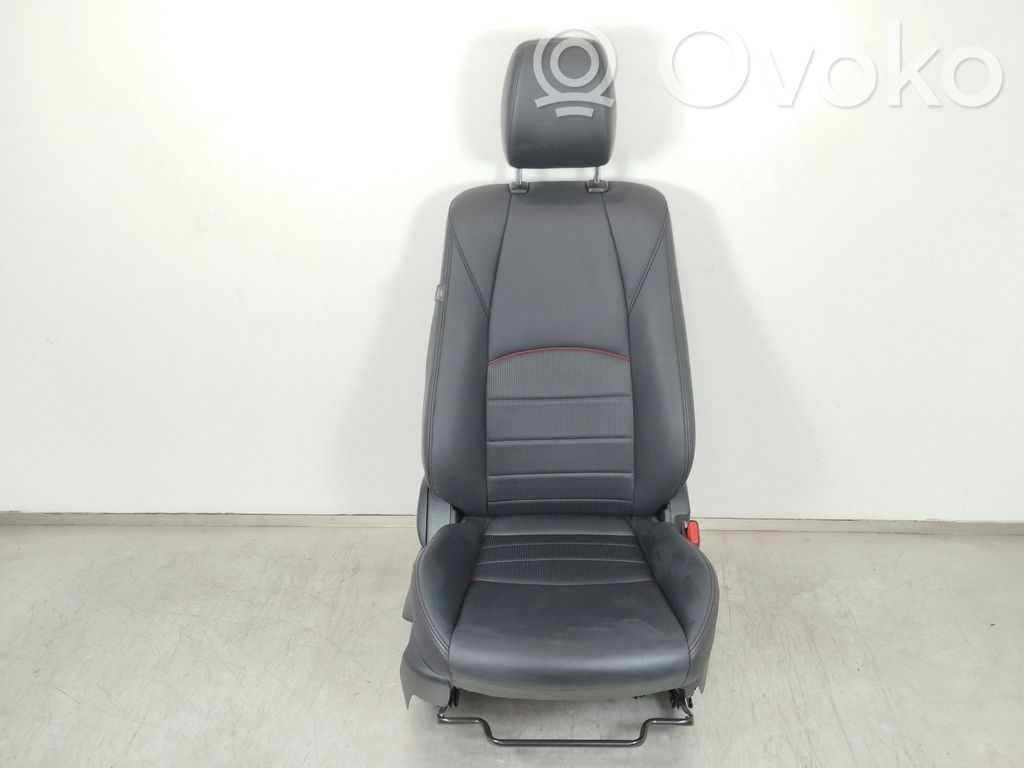 Mazda CX-3 Etumatkustajan istuin 