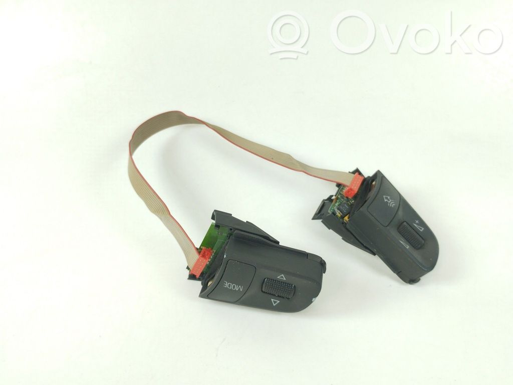 Boutons / interrupteurs volant   4E0951527