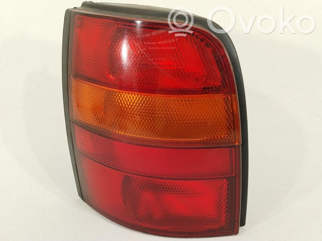 Nissan Micra Aizmugurējais lukturis virsbūvē 