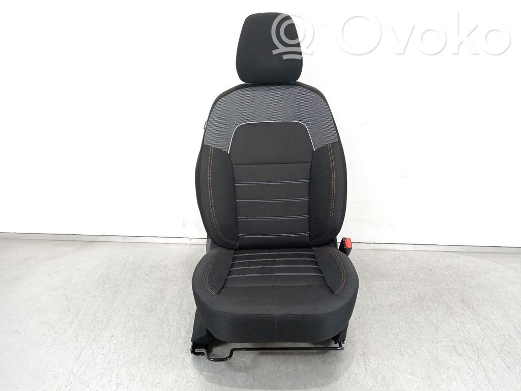Dacia Sandero III Etumatkustajan istuin 