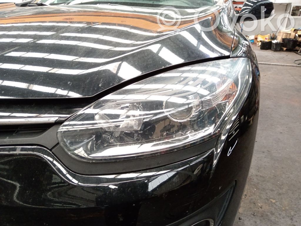 Renault Megane III Lampa przednia 