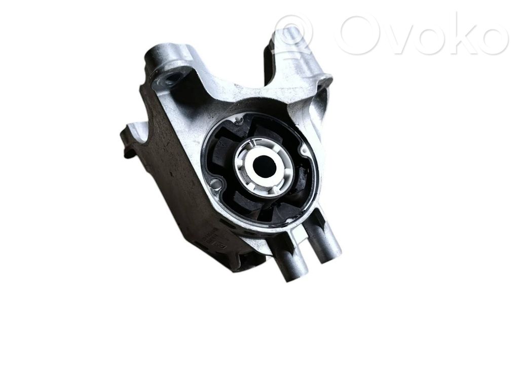 BMW i4 Engine mount bracket 