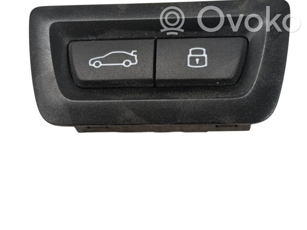 BMW i4 Tailgate/boot open switch button 