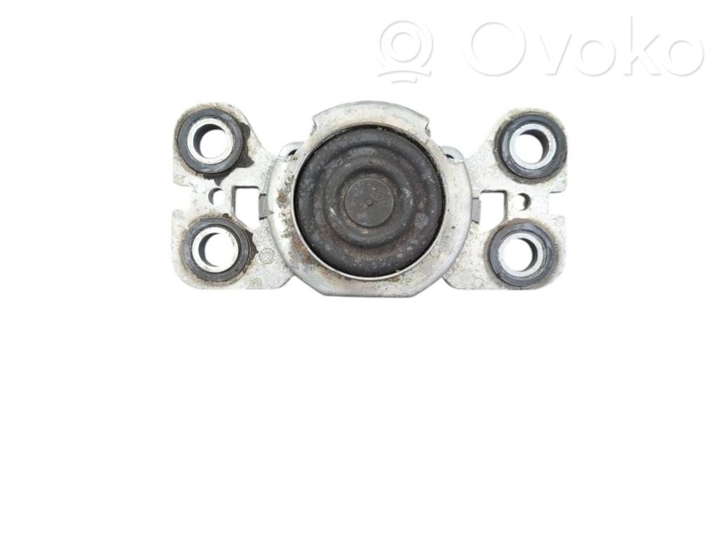 Engine mount bracket   GJ32