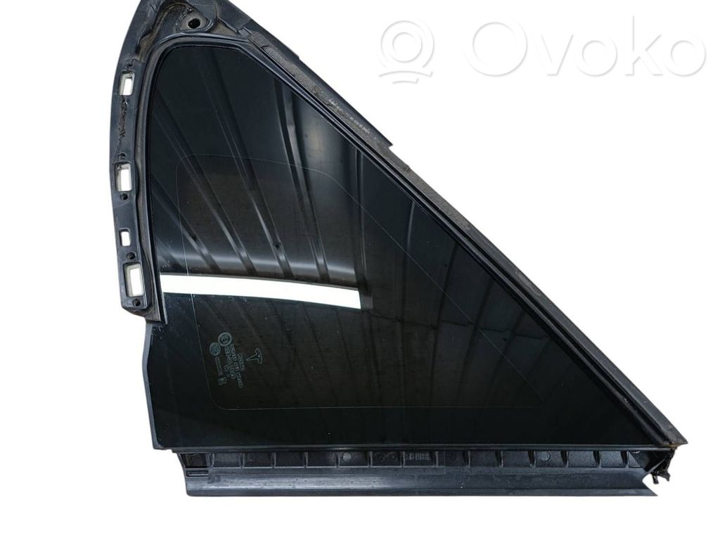 Tesla Model S Plaid Rear side window 
