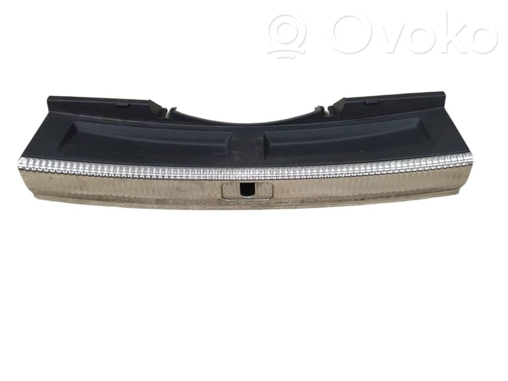 Protector del borde del maletero/compartimento de carga   8W8864483C,8W8864513C