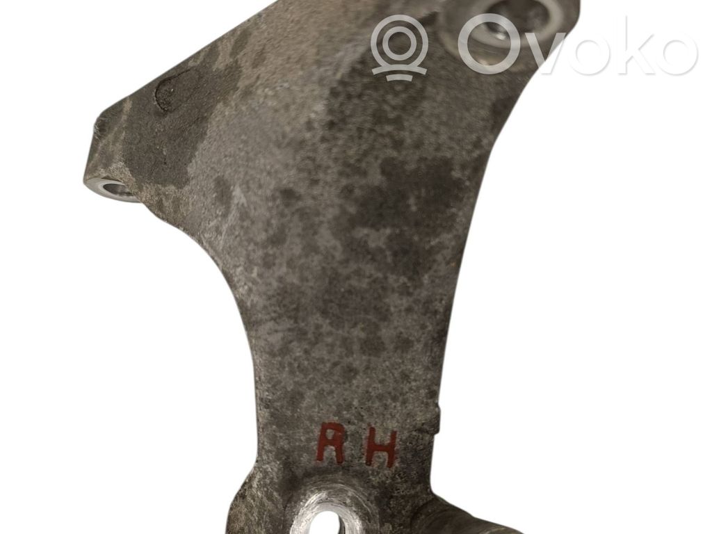 Engine mounting bracket