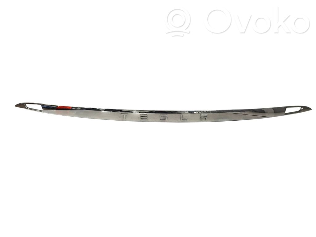 Tesla Model S Tailgate trim 