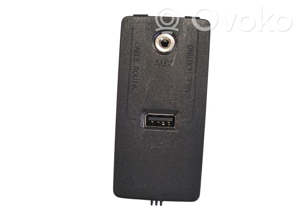 Enchufe conector USB   31389705,31497152