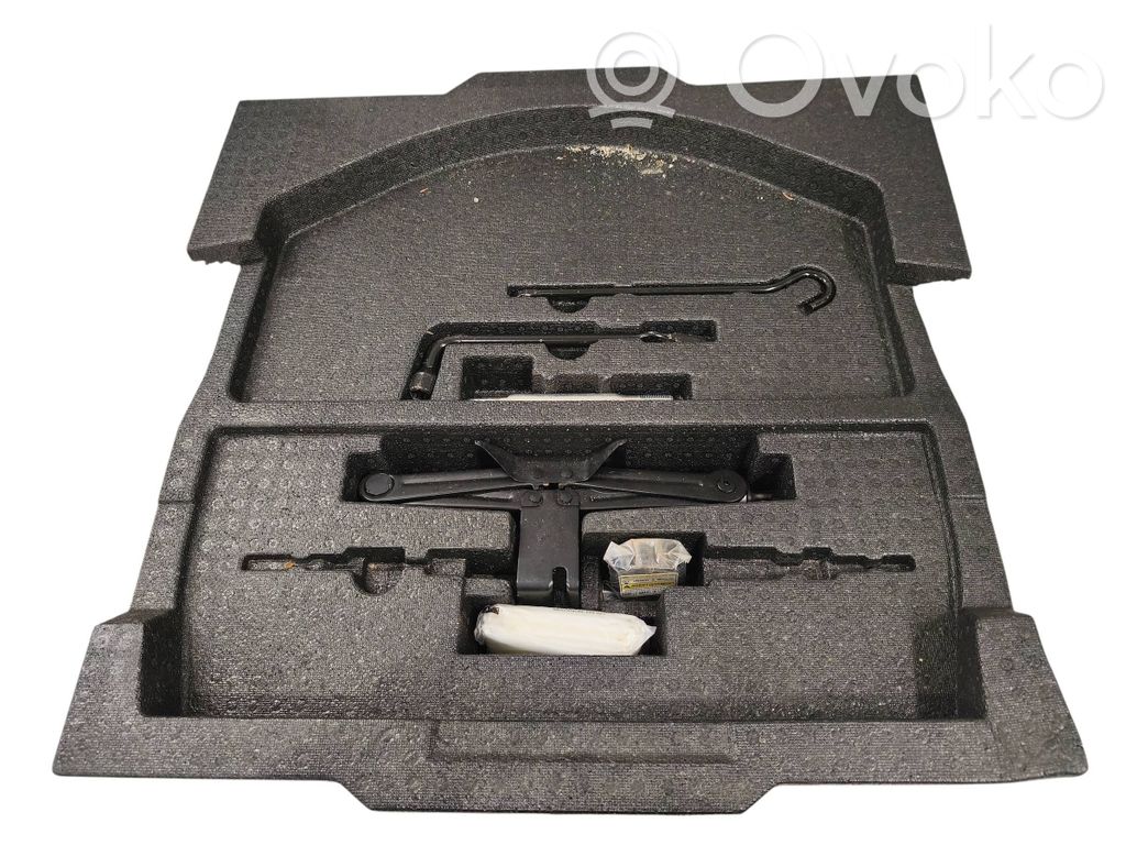 Subaru Outback (BS) Caja de herramientas 