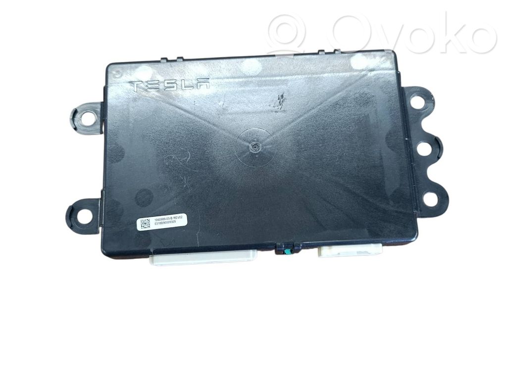 Tesla Model S Vadības bloks 