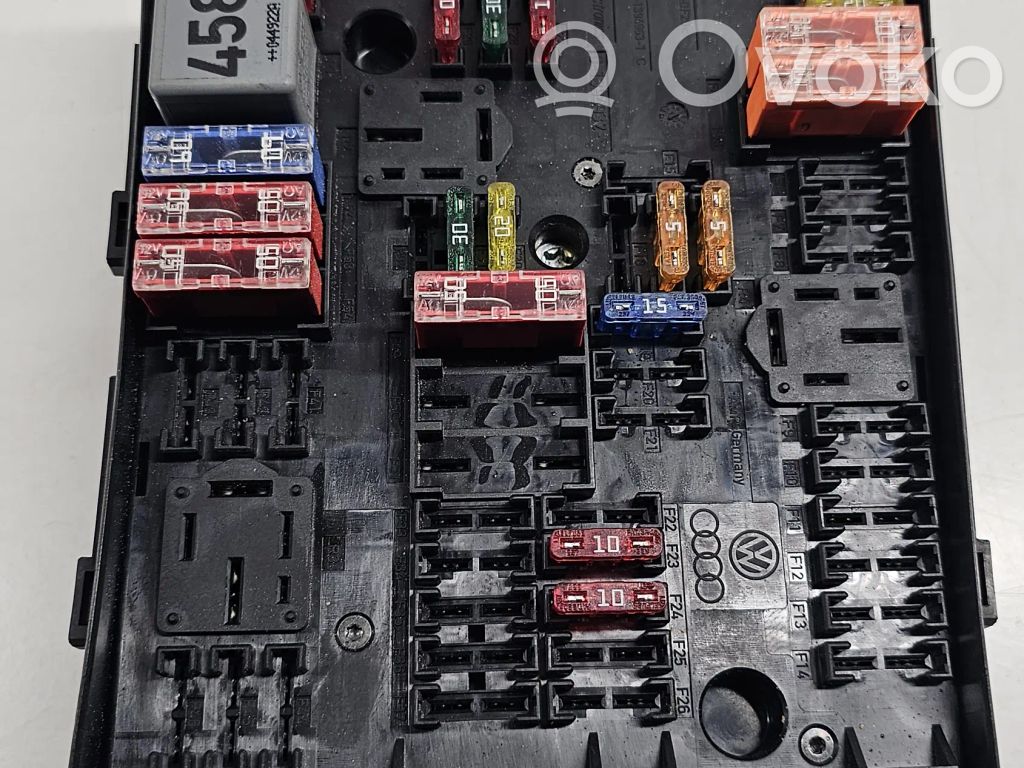 Volkswagen PASSAT B6 Fuse module 