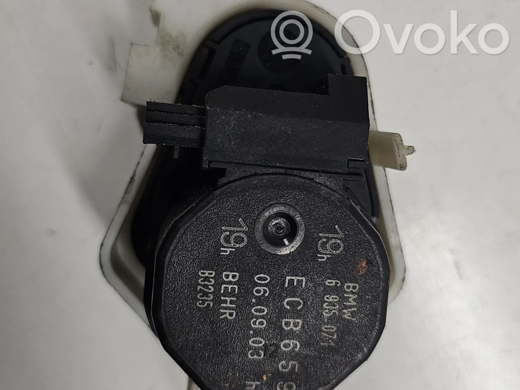 BMW 7 E65 E66 Tuloilmaventtiilin käyttömoottori 
