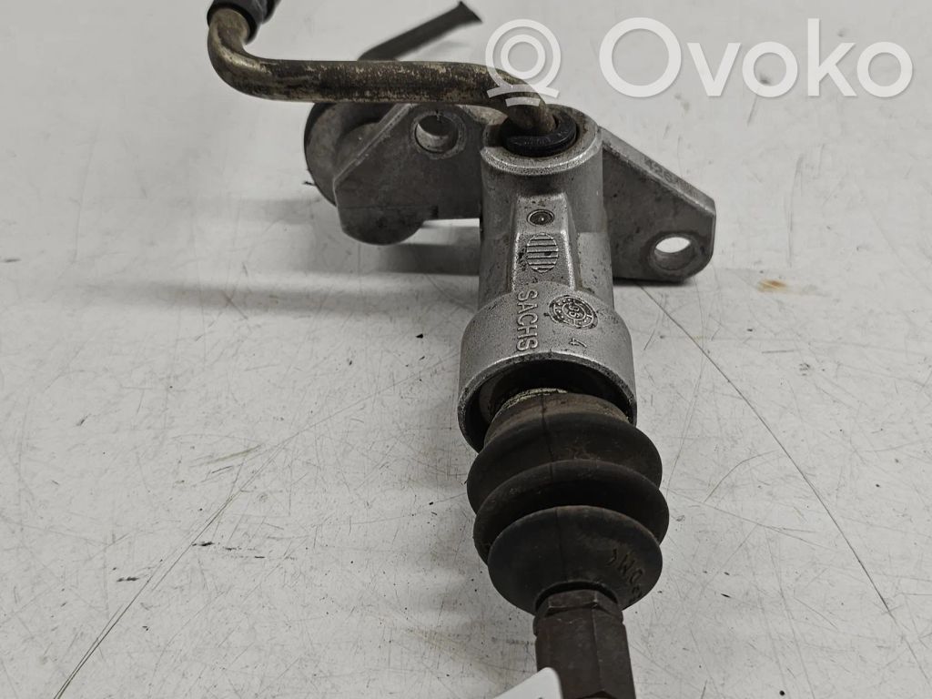 Audi A4 S4 B5 8D Kytkimen pääsylinteri 