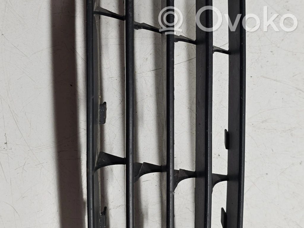 Audi A4 S4 B5 8D Unteres Gitter dreiteilig vorne 