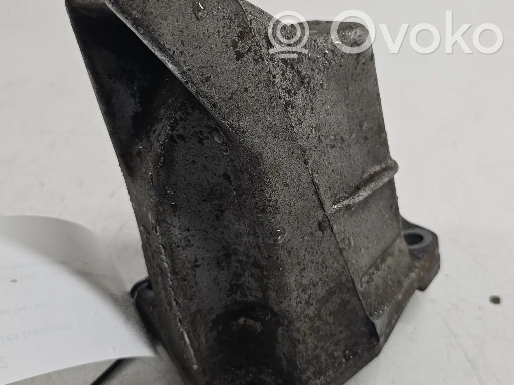 Audi A6 S6 C4 4A Gearbox mounting bracket 