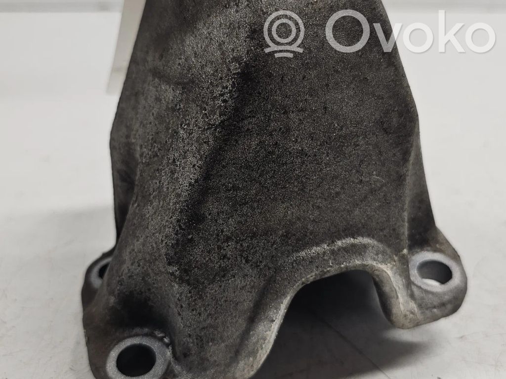 Audi A4 S4 B5 8D Gearbox mounting bracket 