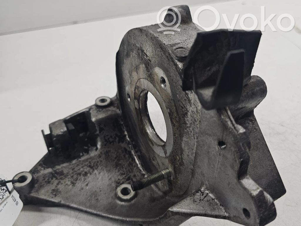 Peugeot 406 Fuel pump bracket 