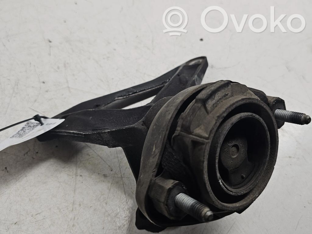 Audi A4 S4 B6 8E 8H Łapa / Mocowanie skrzyni biegów 