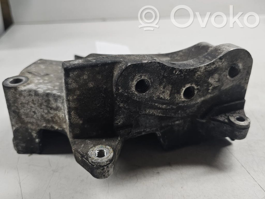 Opel Vectra C Engine mounting bracket 