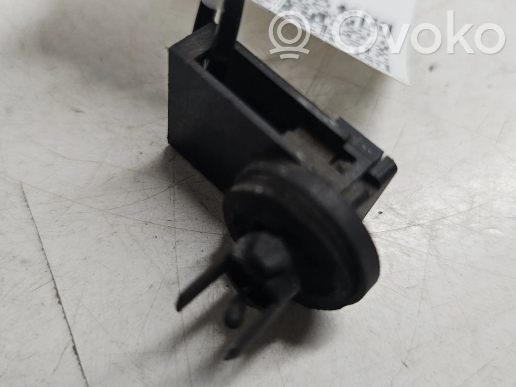 Volkswagen PASSAT B5 Sensor de temperatura interna/externa 