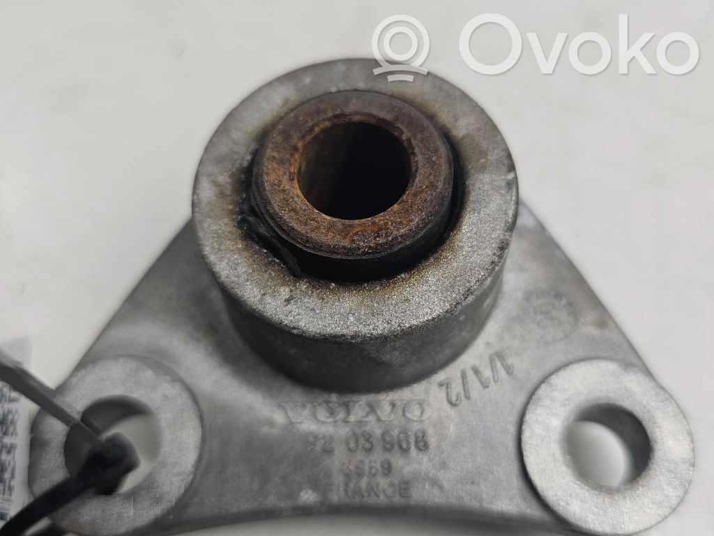 Volvo V70 Engine mount bracket 