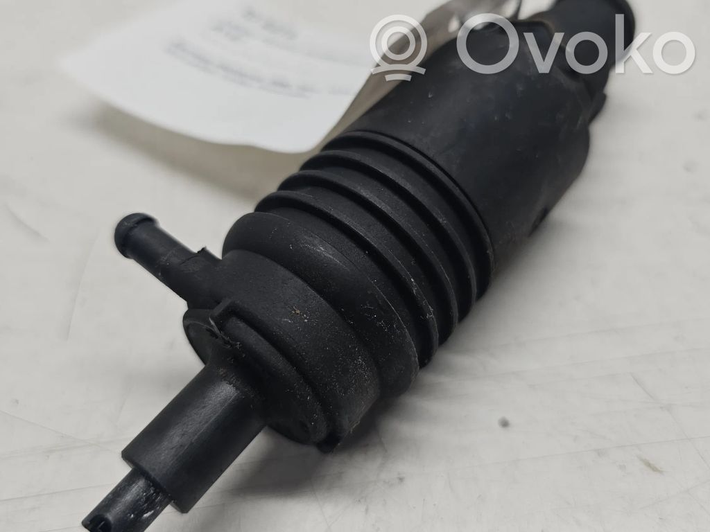 Audi A4 S4 B5 8D Windscreen/windshield washer pump 