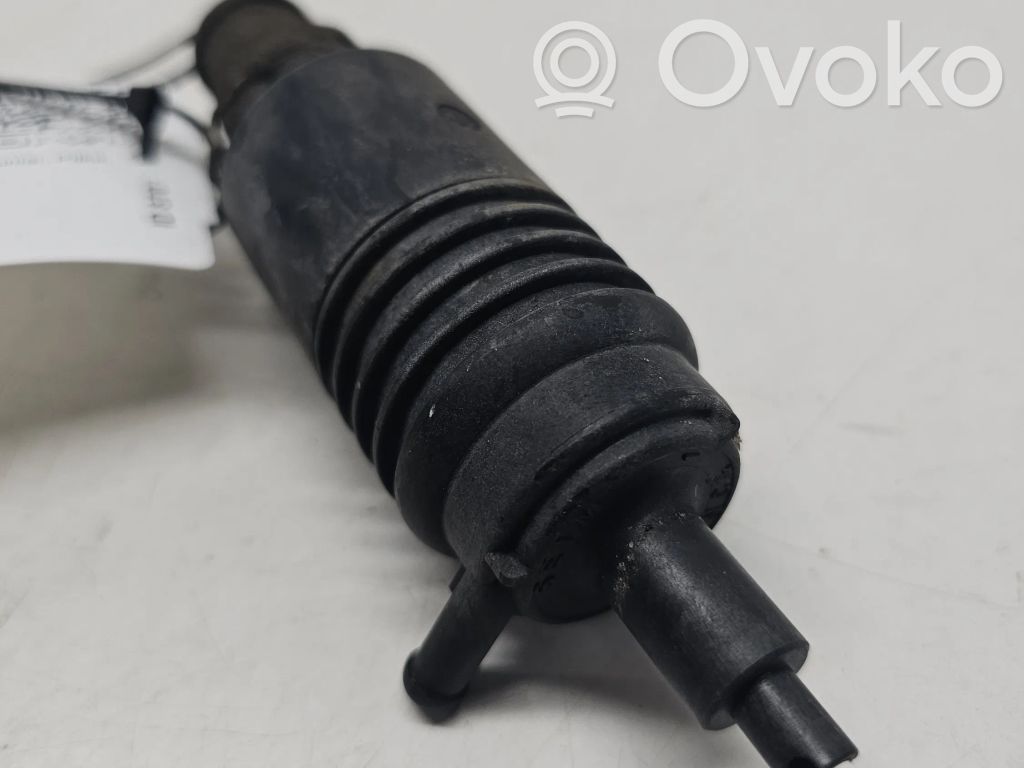 Audi A4 S4 B5 8D Windscreen/windshield washer pump 