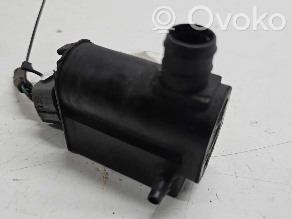 KIA Sorento Windscreen/windshield washer pump 