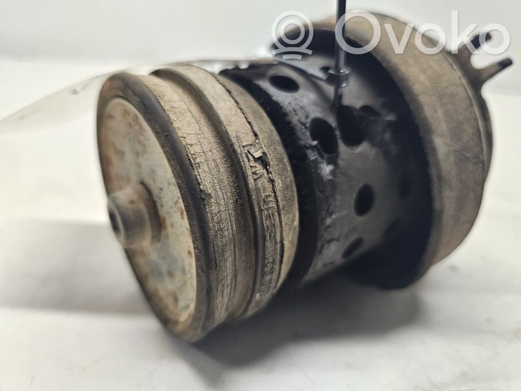 Volkswagen Golf III Engine mount bracket 