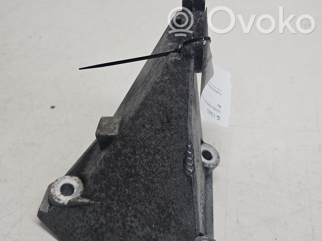 Volvo V70 Engine mounting bracket 