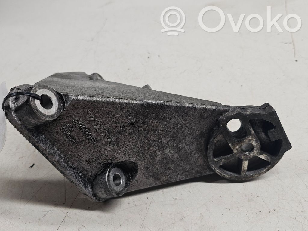 Volvo V70 Engine mounting bracket 