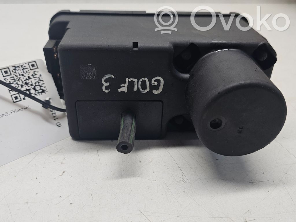 Volkswagen Golf III Central locking vacuum pump 