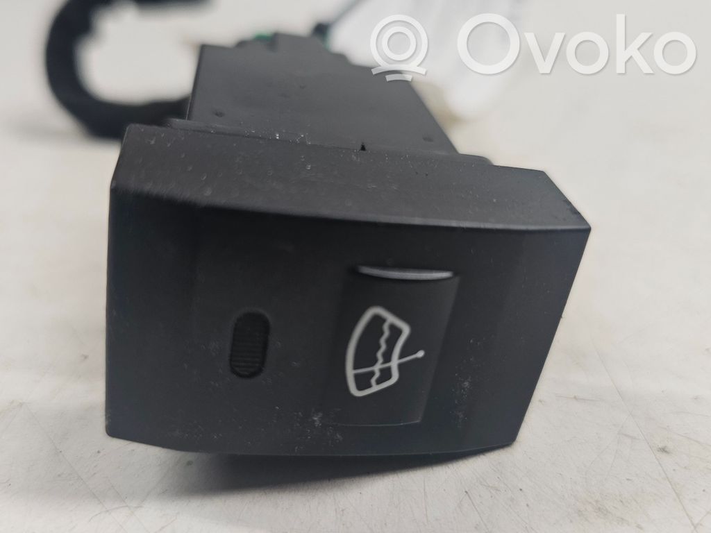 KIA Sorento Windscreen/window heater switch 
