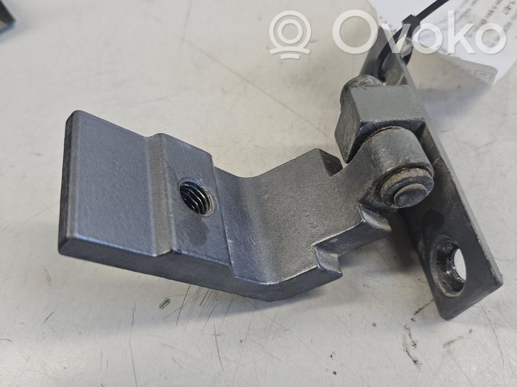BMW 5 E60 E61 Rear door lower hinge 