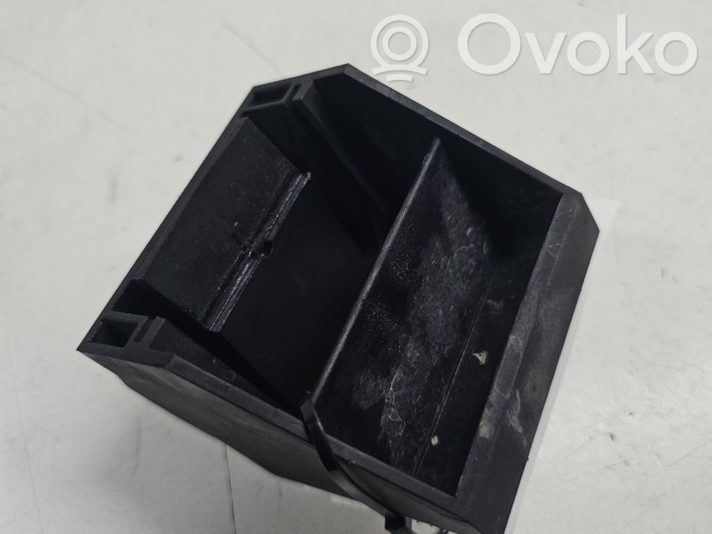 BMW 5 E60 E61 Fixation de radiateur 