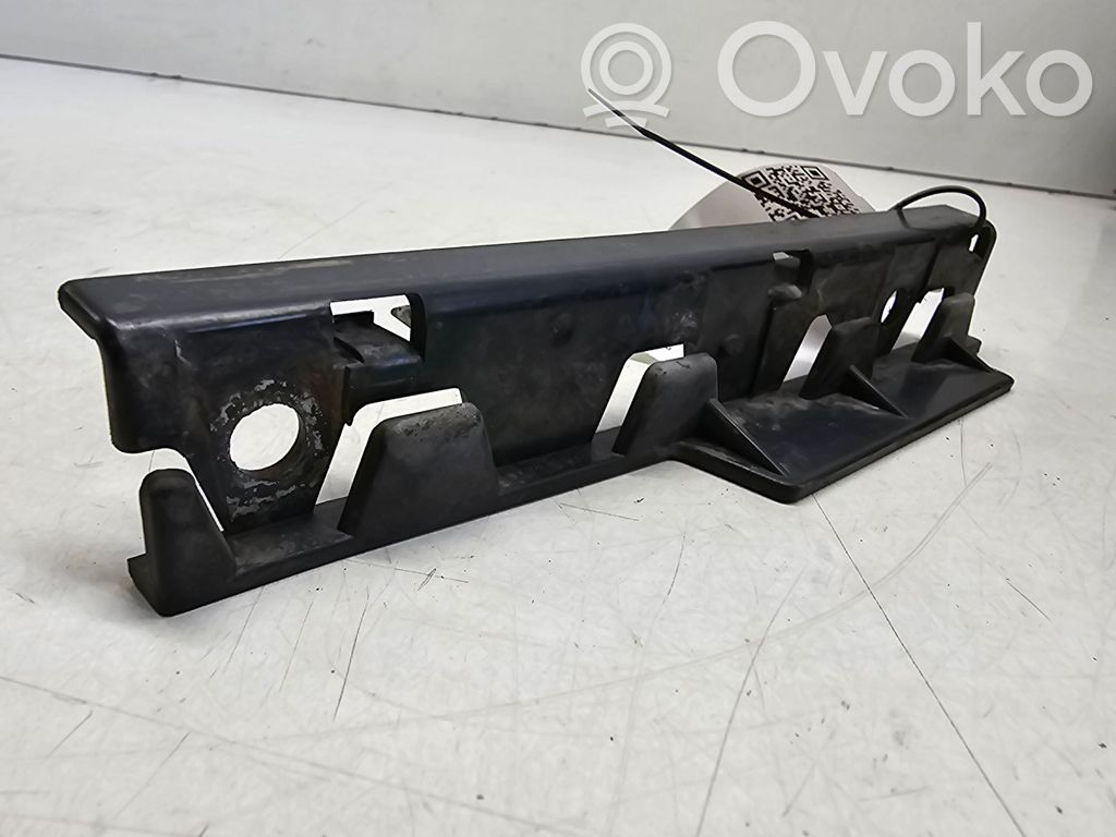 BMW 5 E60 E61 Priekšpusē bampera turētājs 
